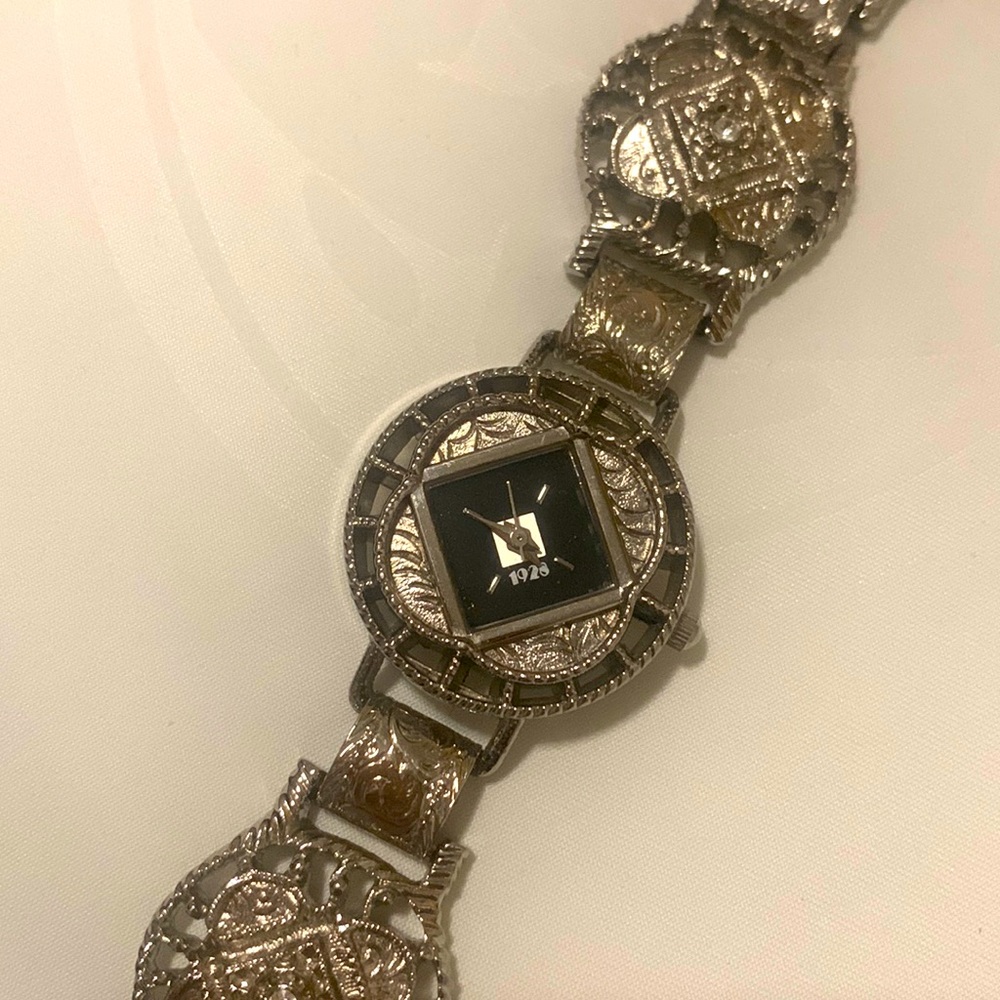RARE Vintage 1928 Clasp Watch